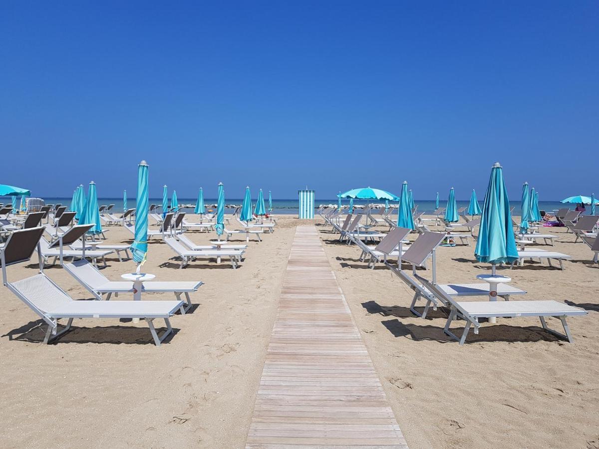 Hotel Paloma Beach Front Chiringuitos Time Rimini Dış mekan fotoğraf