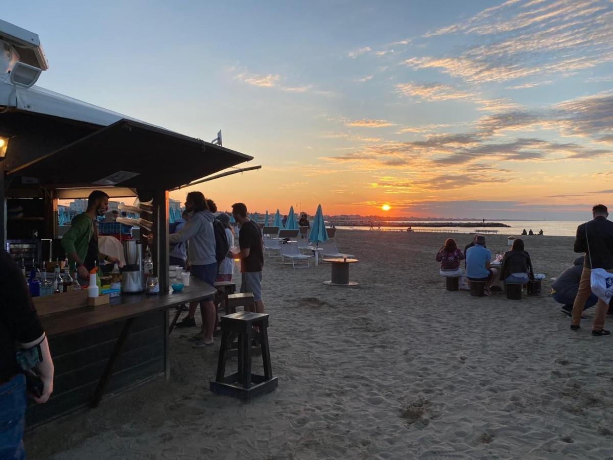 Hotel Paloma Beach Front Chiringuitos Time Rimini Dış mekan fotoğraf