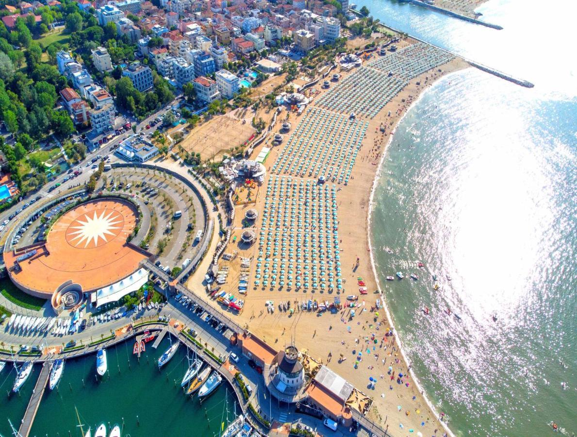Hotel Paloma Beach Front Chiringuitos Time Rimini Dış mekan fotoğraf