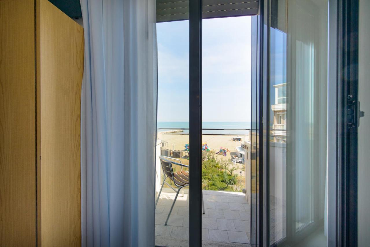 Hotel Paloma Beach Front Chiringuitos Time Rimini Dış mekan fotoğraf