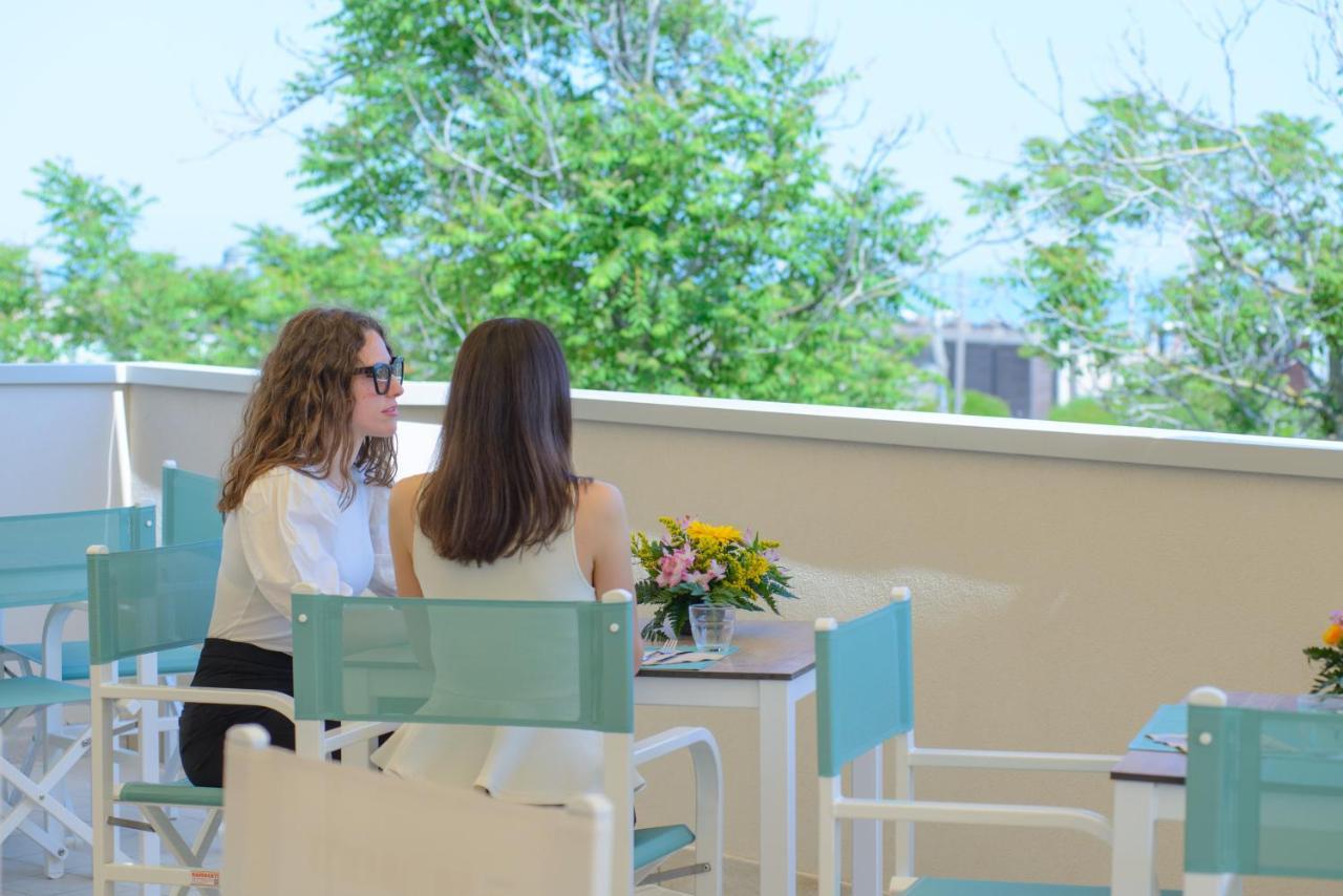 Hotel Paloma Beach Front Chiringuitos Time Rimini Dış mekan fotoğraf