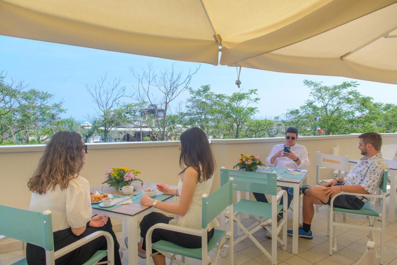 Hotel Paloma Beach Front Chiringuitos Time Rimini Dış mekan fotoğraf