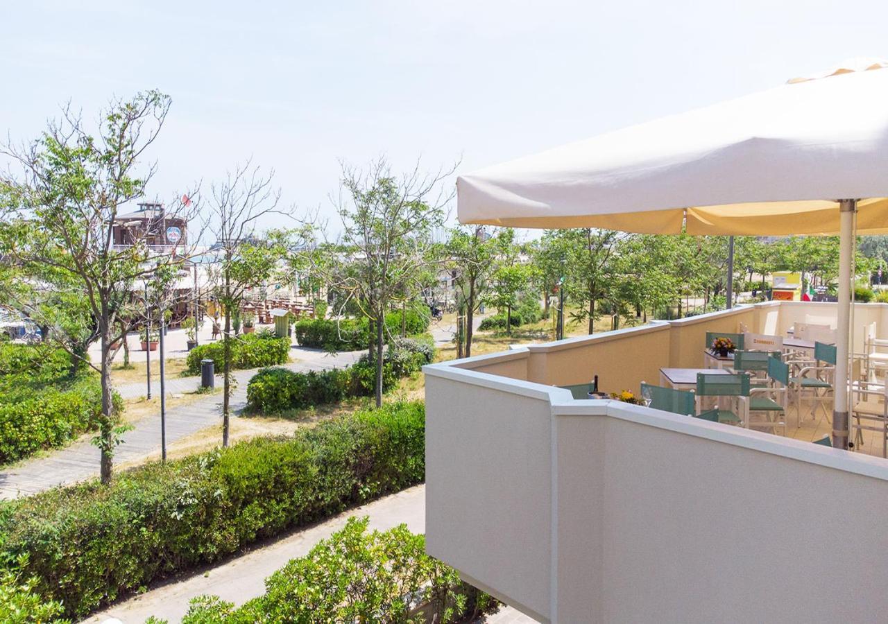 Hotel Paloma Beach Front Chiringuitos Time Rimini Dış mekan fotoğraf