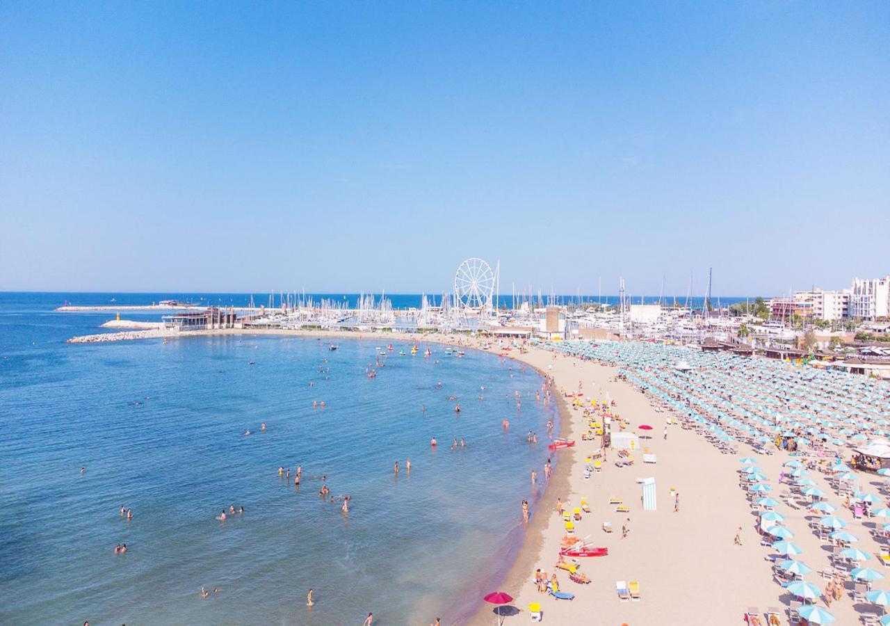 Hotel Paloma Beach Front Chiringuitos Time Rimini Dış mekan fotoğraf