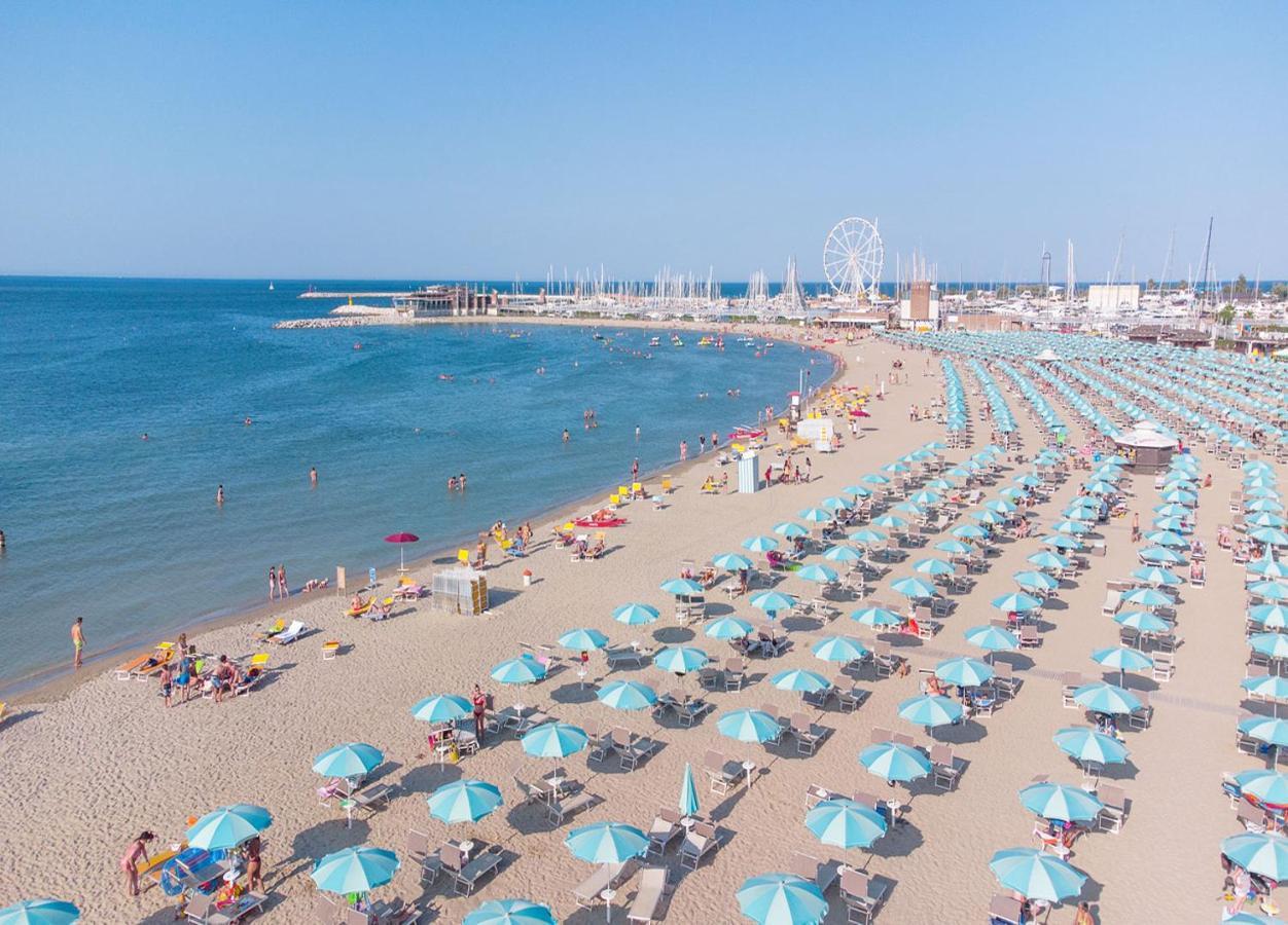 Hotel Paloma Beach Front Chiringuitos Time Rimini Dış mekan fotoğraf