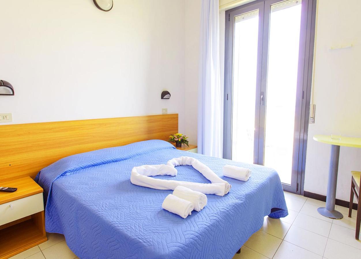 Hotel Paloma Beach Front Chiringuitos Time Rimini Dış mekan fotoğraf