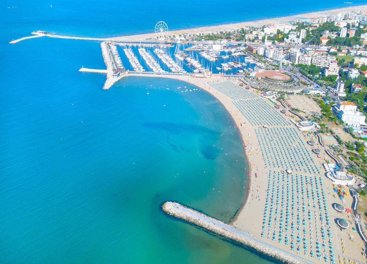Hotel Paloma Beach Front Chiringuitos Time Rimini Dış mekan fotoğraf